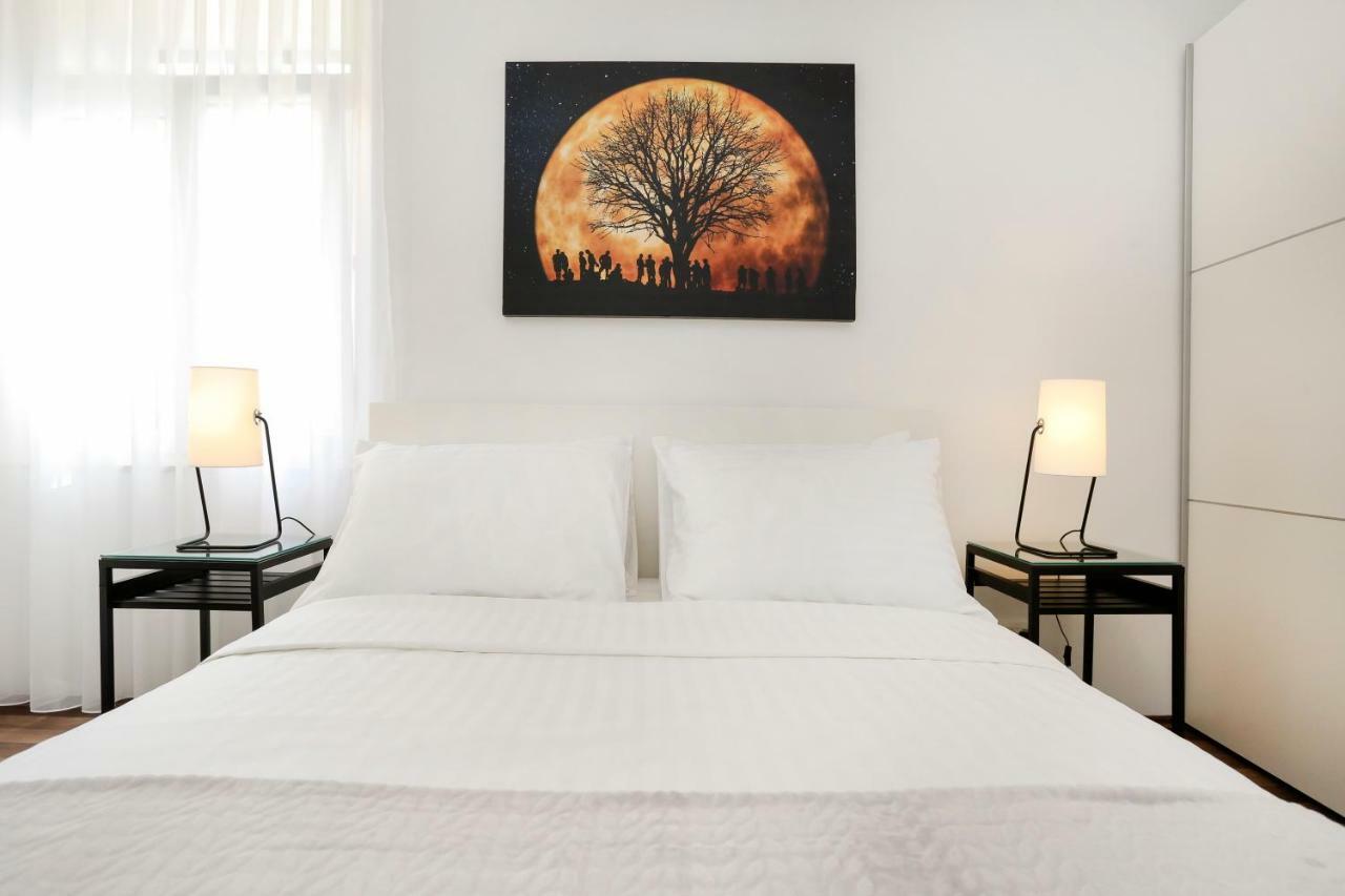Marton & Martinis Superior - Spacious One-room - Excellent Location Within Walking Distance Of Diocletian's Palace And Bacvice - The Restaurants Within Walking Distance - Buralux Split