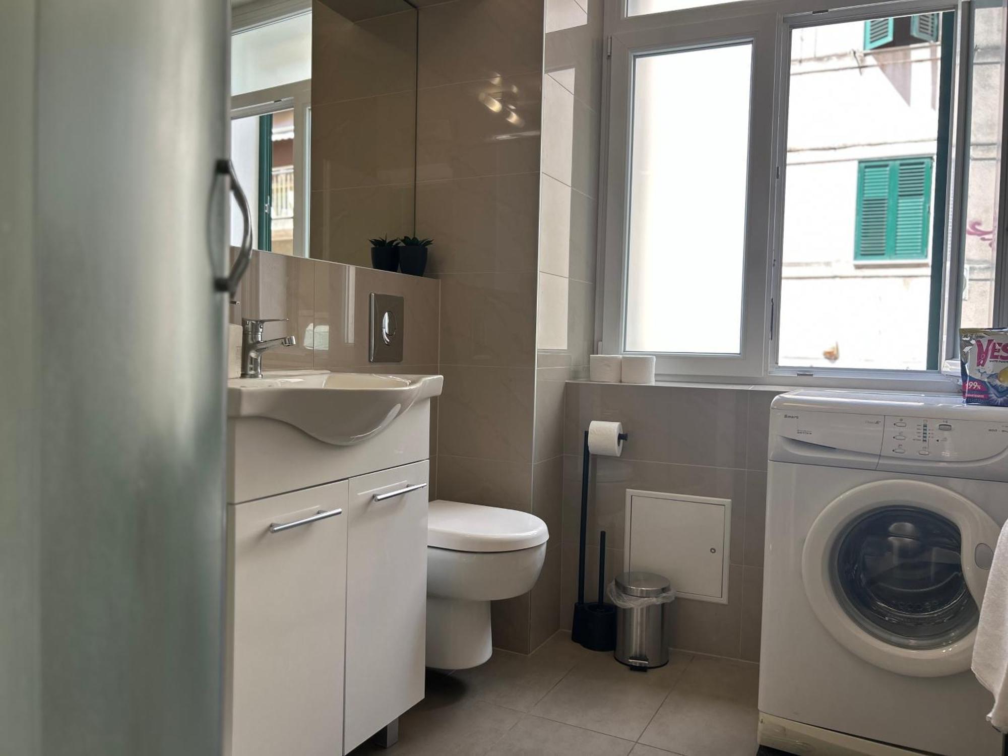 Marton & Martinis Superior - Spacious One-room - Excellent Location Within Walking Distance Of Diocletian's Palace And Bacvice - The Restaurants Within Walking Distance - Buralux