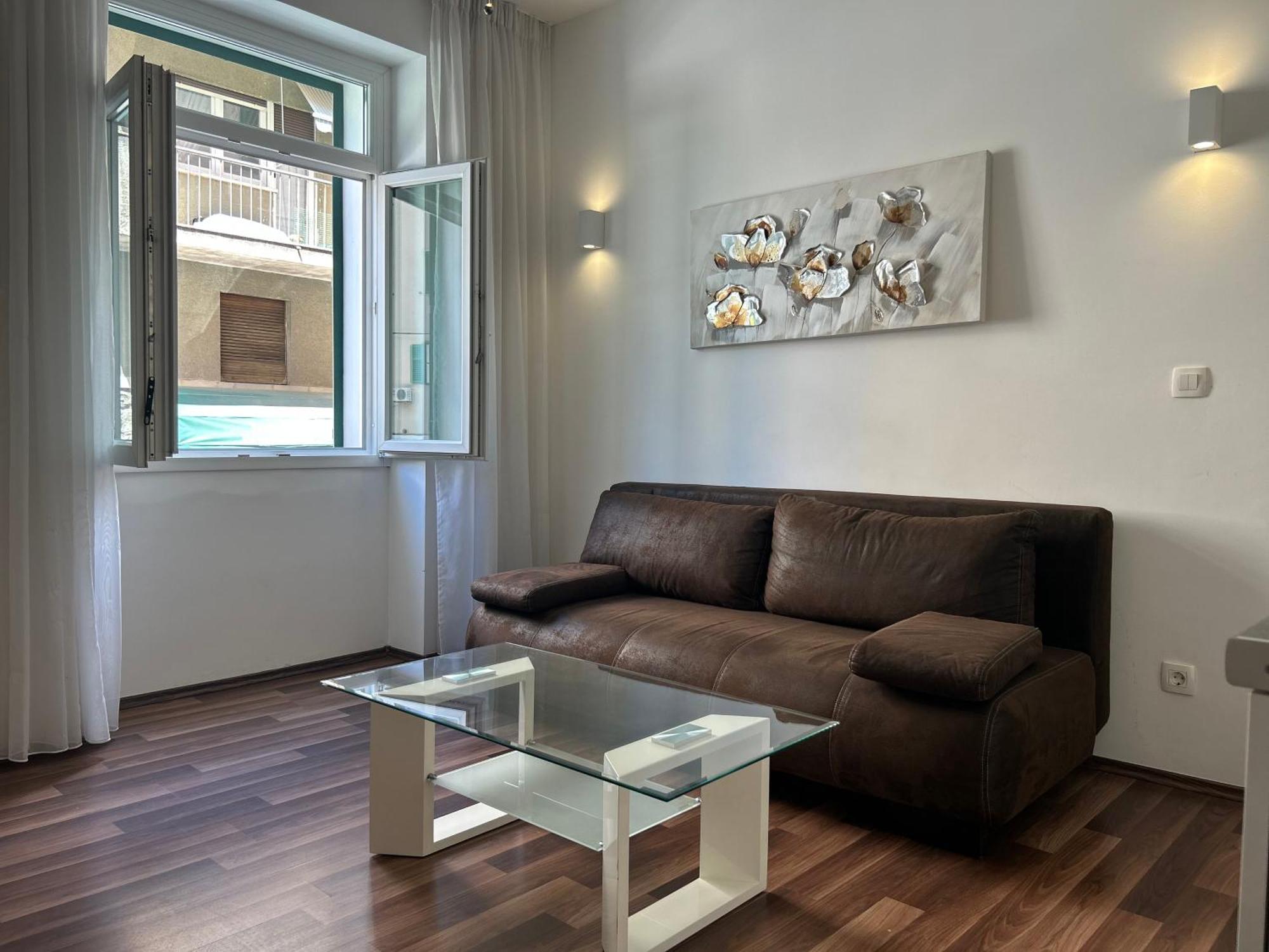 Marton & Martinis Superior - Spacious One-room - Excellent Location Within Walking Distance Of Diocletian's Palace And Bacvice - The Restaurants Within Walking Distance - Buralux * Split